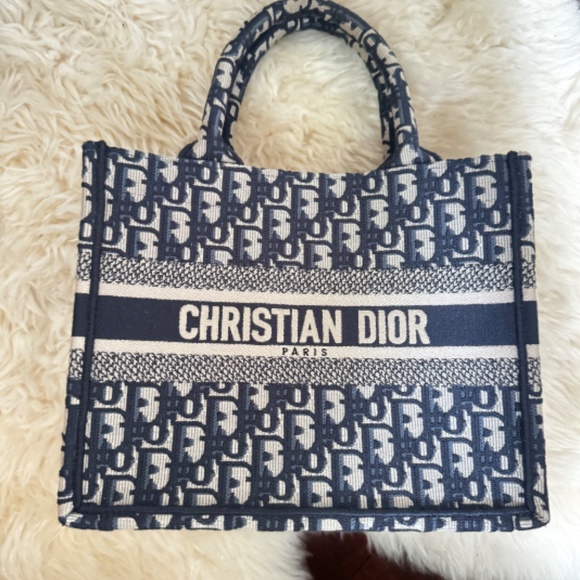 100% authentic small Dior tote bag. - Picture 11 of 11